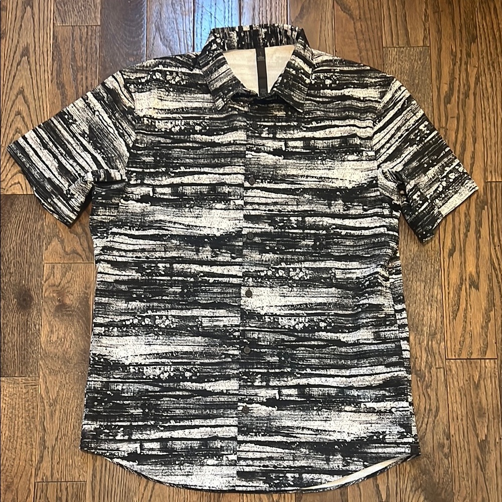 Men's Lululemon Black and White Patterned Shirt size Large